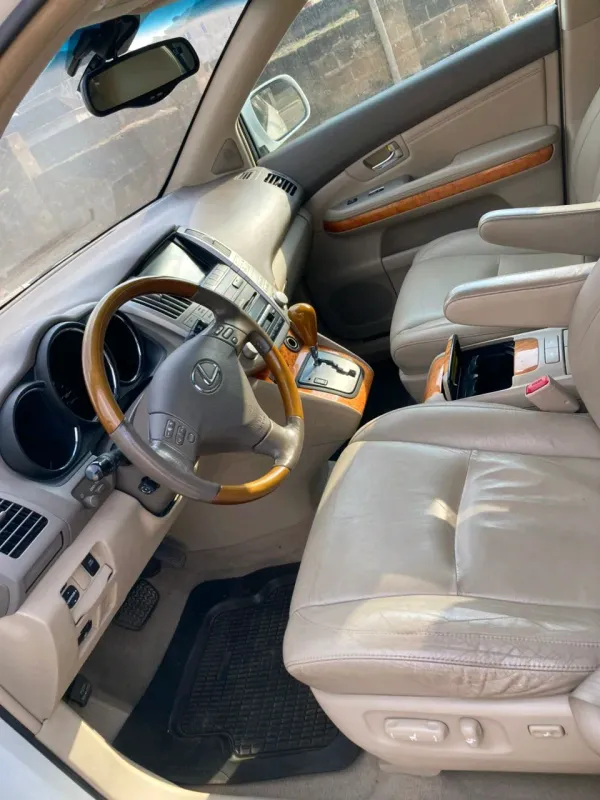 Thumbnail 5 of 2006 Lexus LX