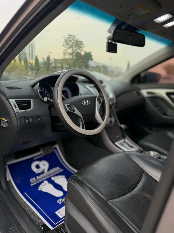 Thumbnail 4 of 2012 Hyundai Elantra