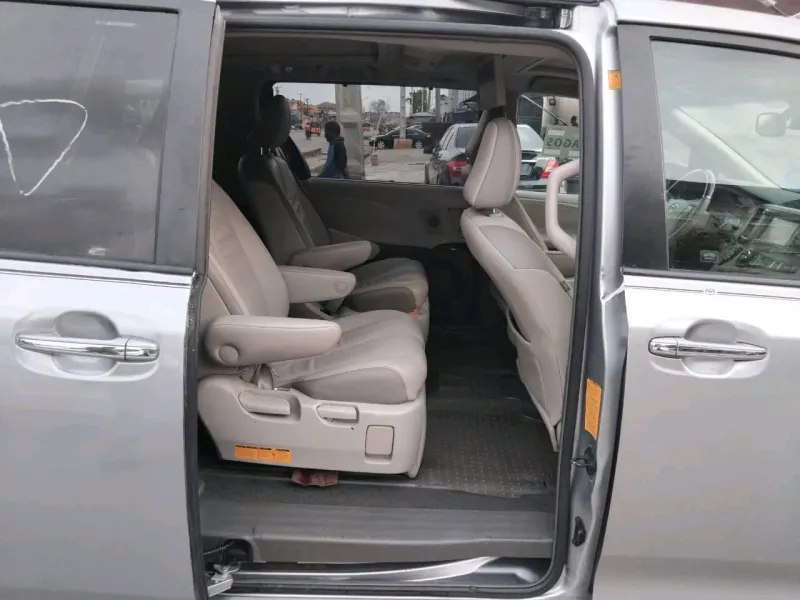 Thumbnail 6 of 2011 Toyota Sienna