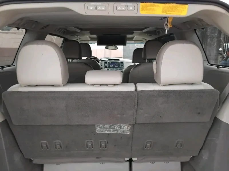 Thumbnail 8 of 2011 Toyota Sienna