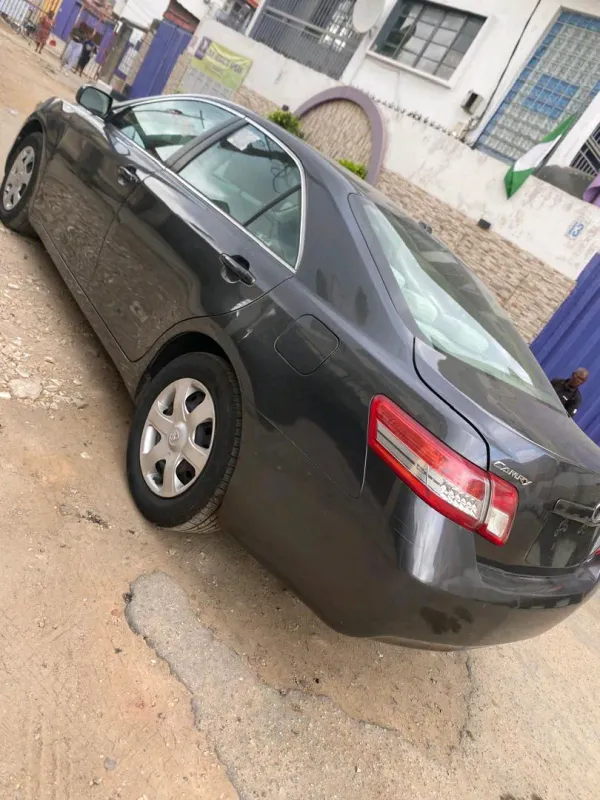 Thumbnail 2 of 2010 Toyota Camry LE