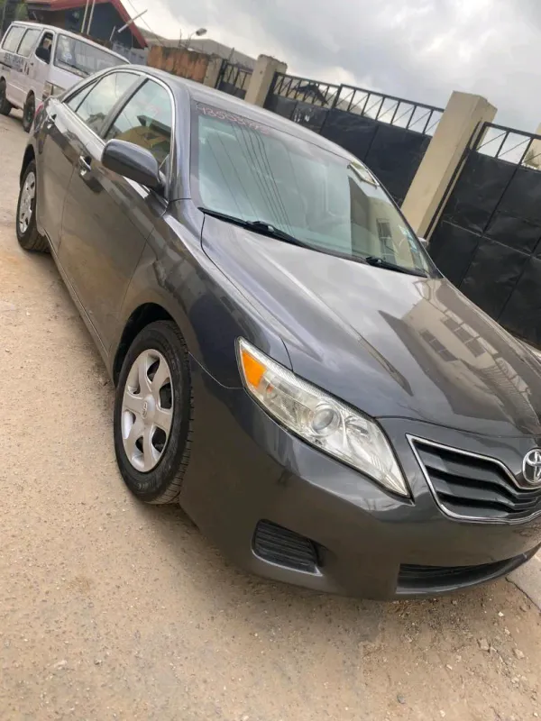 Thumbnail 3 of 2010 Toyota Camry LE