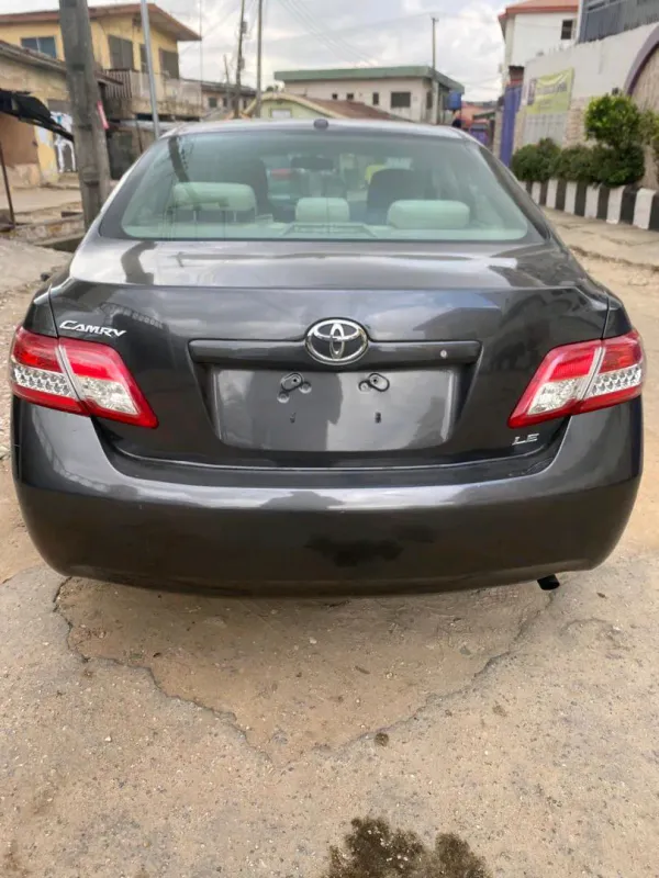 Thumbnail 4 of 2010 Toyota Camry LE