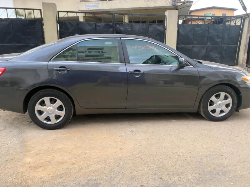 Thumbnail 6 of 2010 Toyota Camry LE