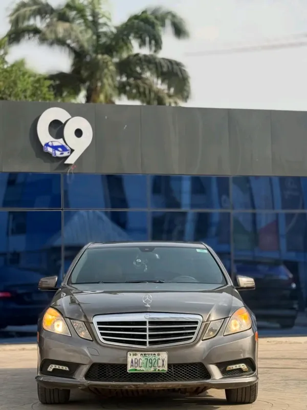 Thumbnail 2 of 2010 Mercedes-Benz E-Class E350