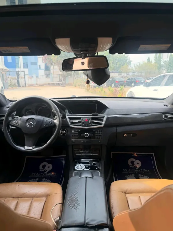 Thumbnail 3 of 2010 Mercedes-Benz E-Class E350