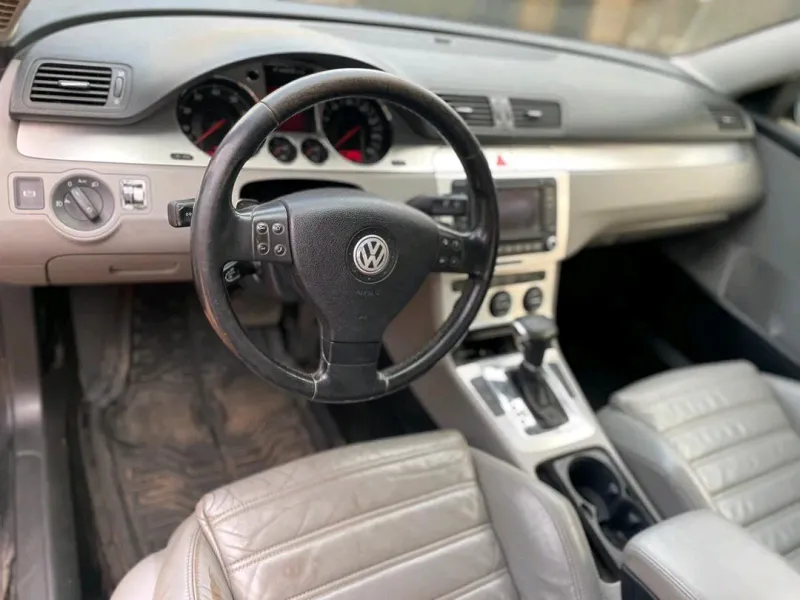 Thumbnail 4 of 2006 VOLKSWAGEN Passat 4 motion