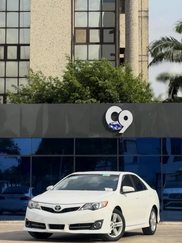 Main image of 2014 Toyota Camry SE