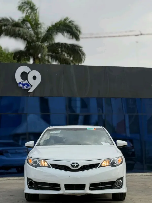 Thumbnail 2 of 2014 Toyota Camry SE