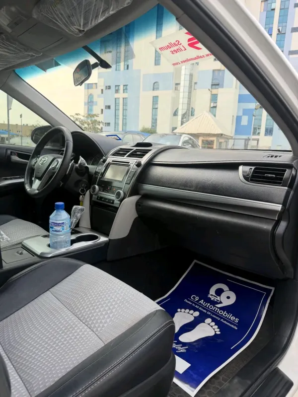 Thumbnail 4 of 2014 Toyota Camry SE