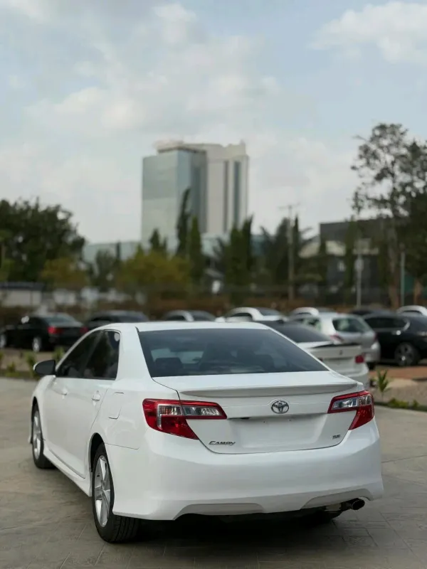 Thumbnail 6 of 2014 Toyota Camry SE