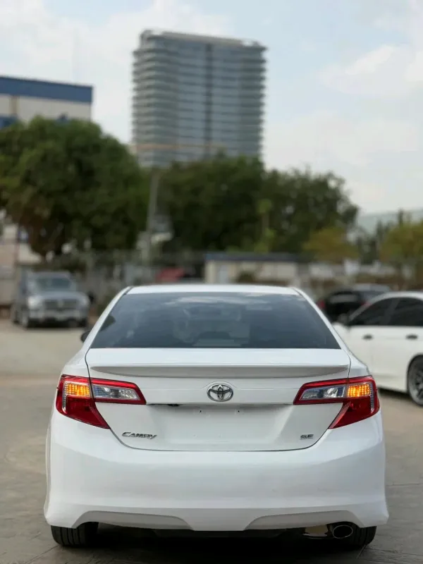 Thumbnail 7 of 2014 Toyota Camry SE