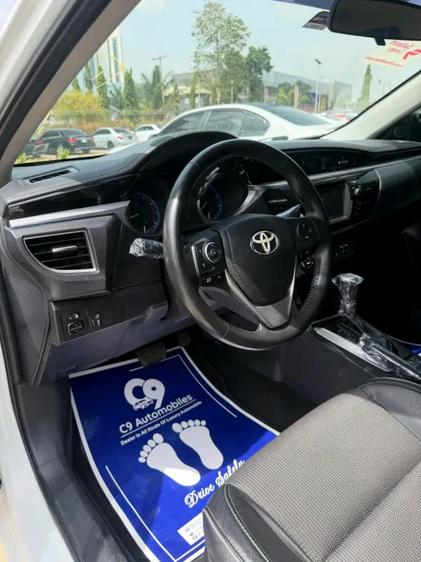 Thumbnail 3 of 2015 Toyota Corolla S