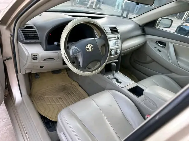 Thumbnail 2 of 2010 Toyota Camry Le