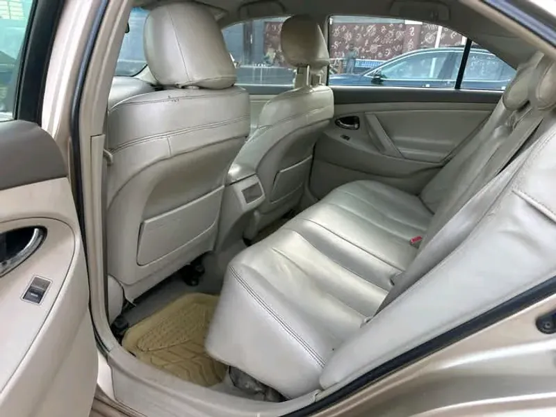 Thumbnail 3 of 2010 Toyota Camry Le