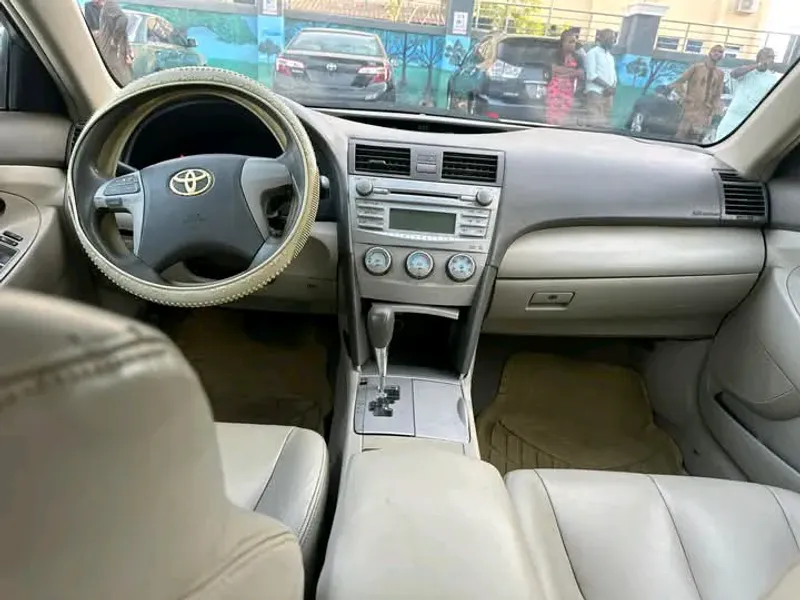 Thumbnail 5 of 2010 Toyota Camry Le