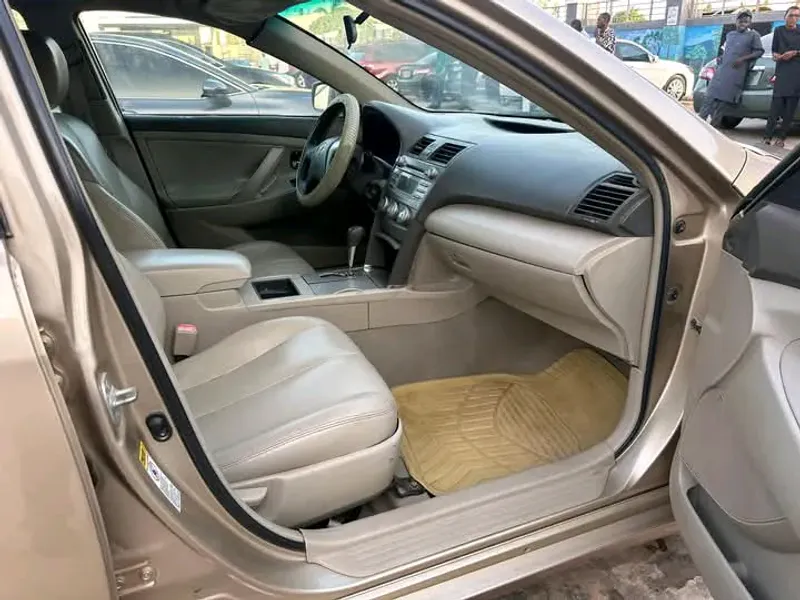 Thumbnail 8 of 2010 Toyota Camry Le