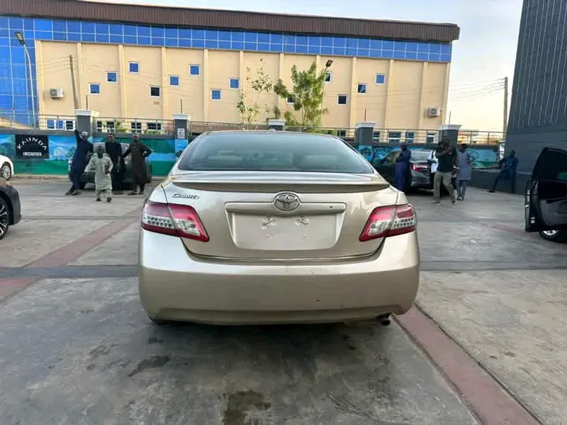 Thumbnail 10 of 2010 Toyota Camry Le