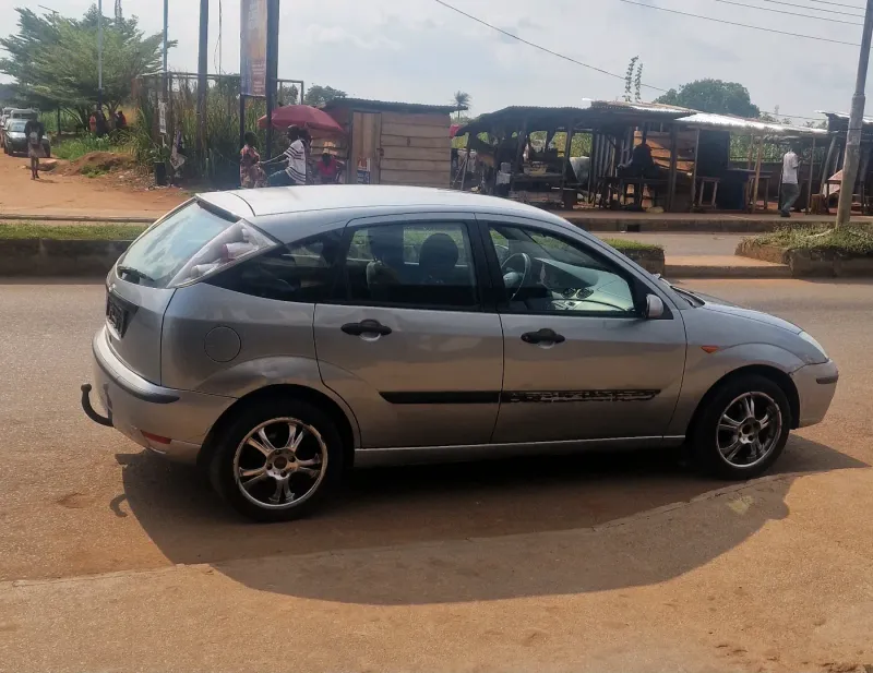 Thumbnail 4 of 2005 Ford Focus LE