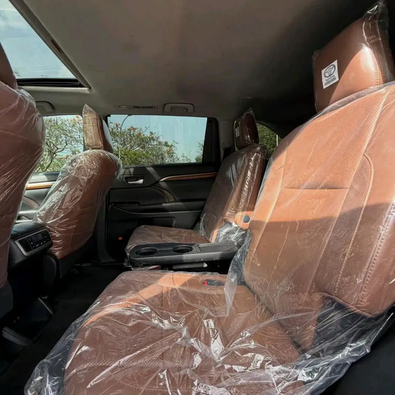 Thumbnail 4 of 2017 Toyota Highlander