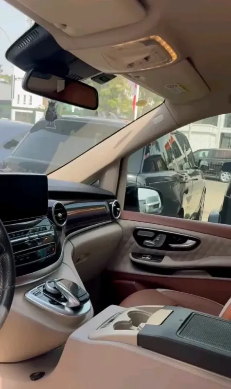 Thumbnail 2 of 2019 Mercedes-Benz Viano