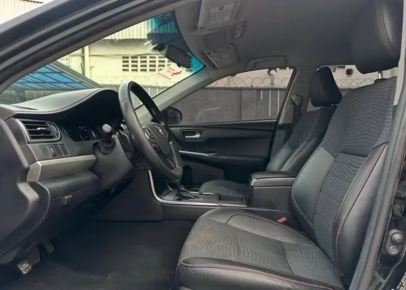 Thumbnail 4 of 2015 Toyota Camry se