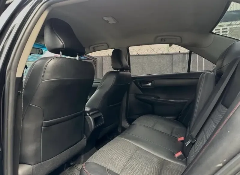 Thumbnail 5 of 2015 Toyota Camry se