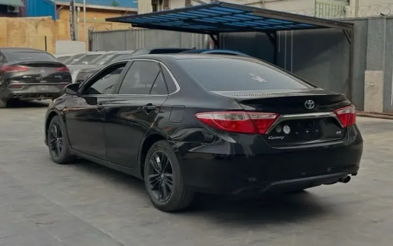 Thumbnail 7 of 2015 Toyota Camry se