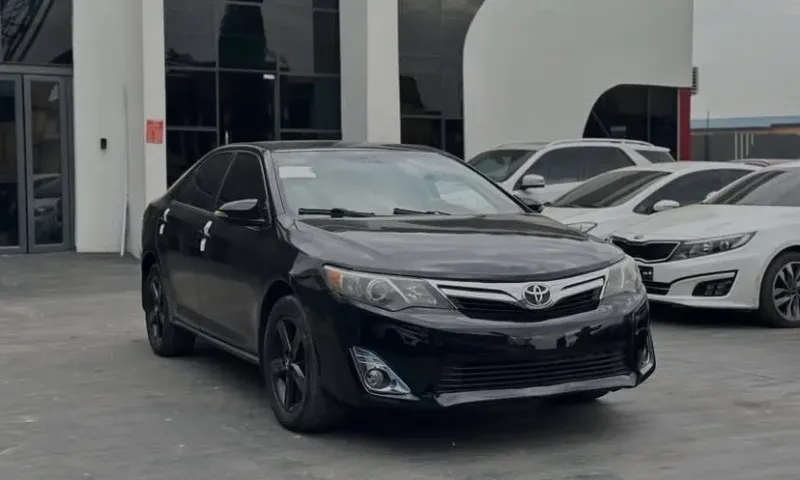 Thumbnail 2 of 2012 Toyota Camry LE