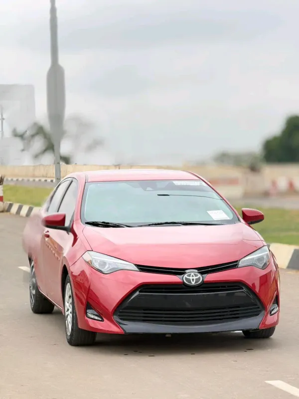 Thumbnail 2 of 2018 Toyota Corolla LE