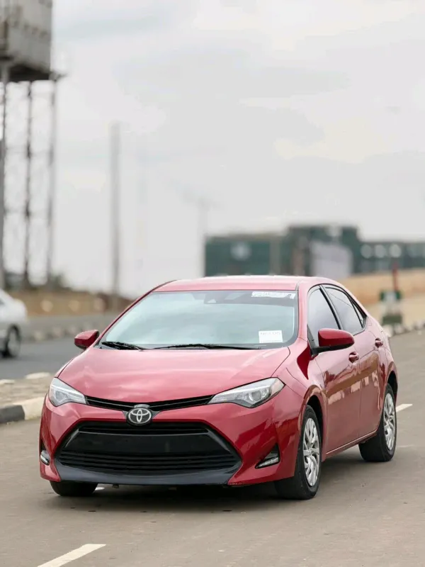 Thumbnail 3 of 2018 Toyota Corolla LE