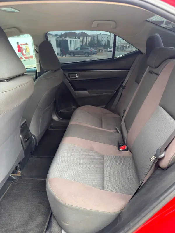 Thumbnail 4 of 2018 Toyota Corolla LE