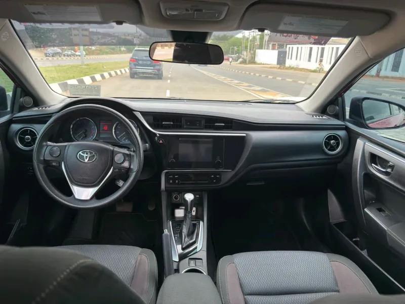 Thumbnail 5 of 2018 Toyota Corolla LE