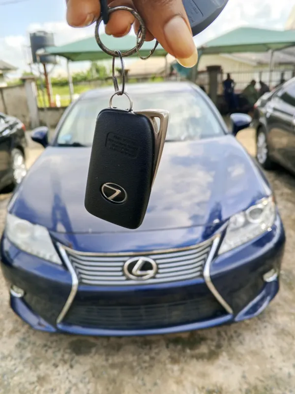 Thumbnail 2 of 2014 LEXUS ES