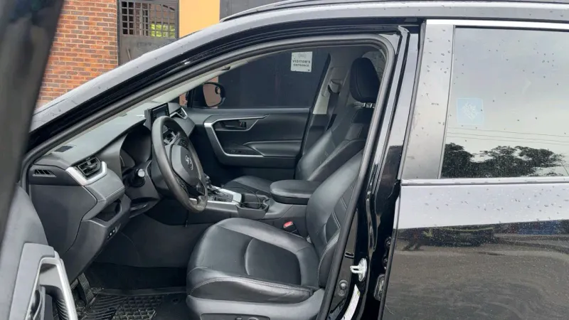 Thumbnail 2 of 2019 Toyota RAV4