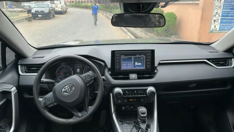 Thumbnail 4 of 2019 Toyota RAV4