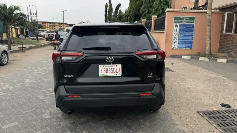 Thumbnail 5 of 2019 Toyota RAV4