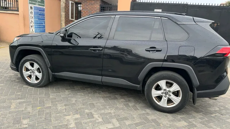 Thumbnail 6 of 2019 Toyota RAV4