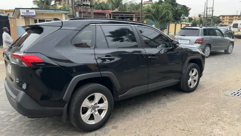 Thumbnail 8 of 2019 Toyota RAV4