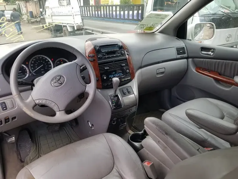 Thumbnail 4 of 2004 Toyota Sienna XLE