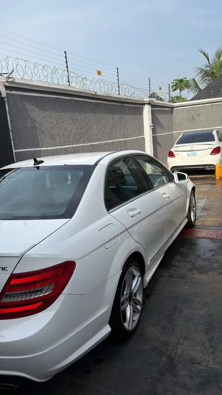 Thumbnail 2 of 2014 MERCEDES-BENZ C-Class