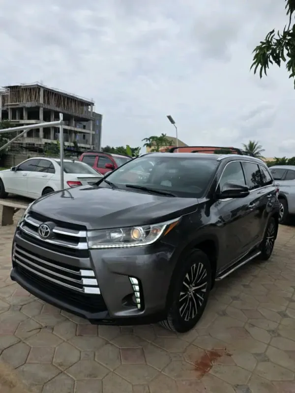 Thumbnail 9 of 2016 Toyota Highlander limited edition