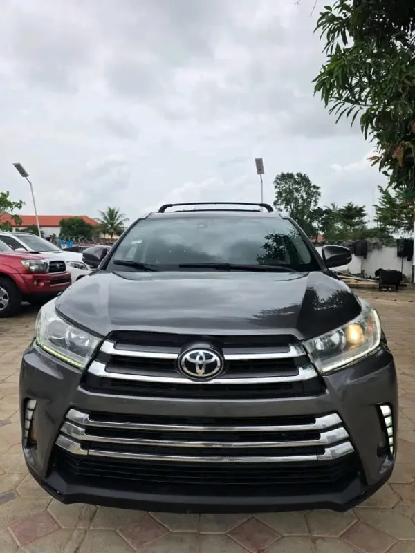 Main image of 2016 Toyota Highlander limited edition