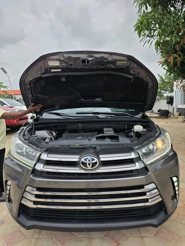 Thumbnail 3 of 2016 Toyota Highlander limited edition