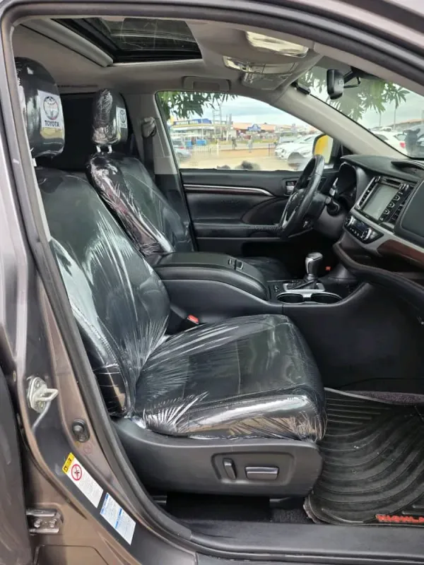 Thumbnail 4 of 2016 Toyota Highlander limited edition