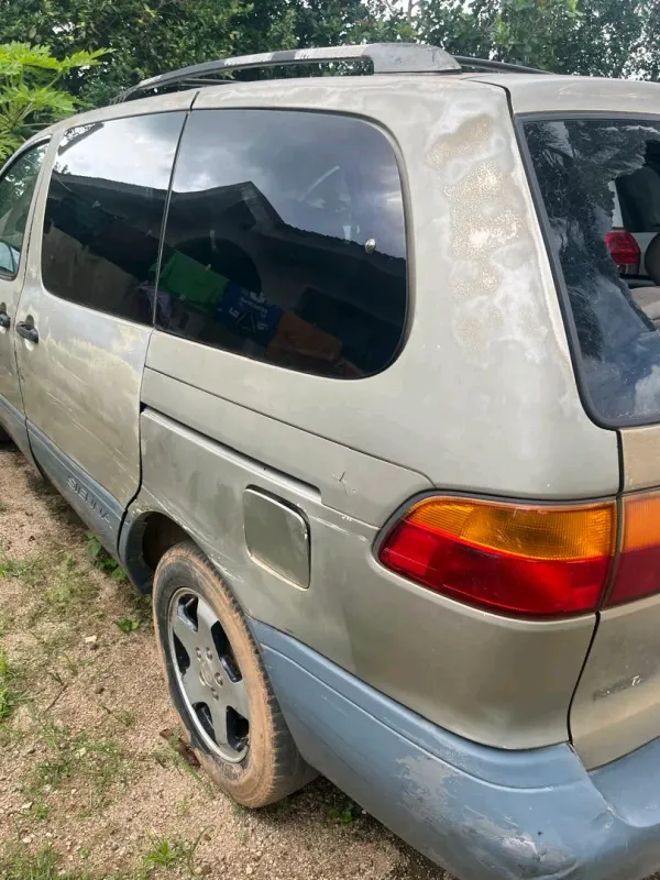 Thumbnail 3 of 1999 Toyota Sienna LE