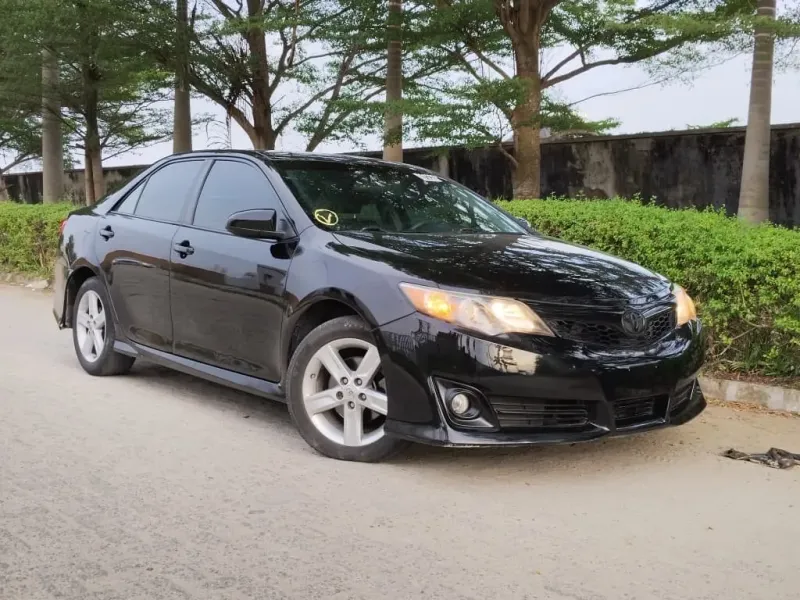 Thumbnail 2 of 2014 Toyota Camry se