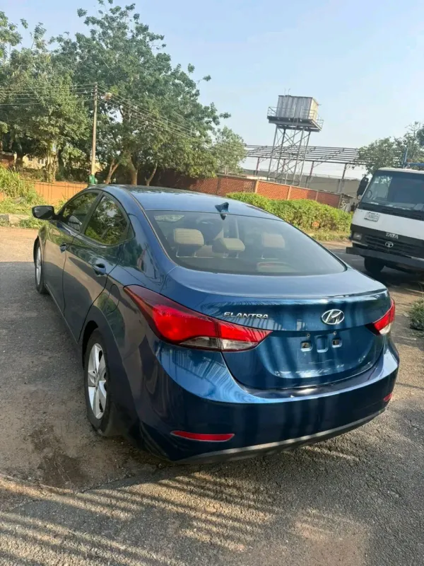 Thumbnail 2 of 2015 Hyundai Elantra SE