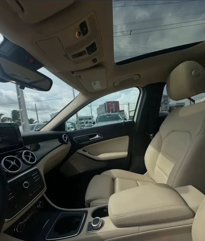 Thumbnail 2 of 2016 Mercedes-Benz GLA-Class