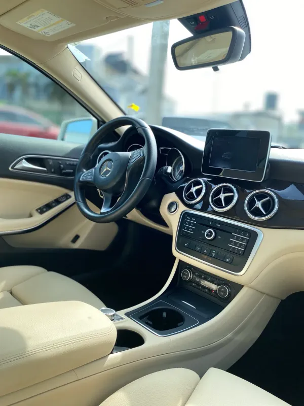 Thumbnail 4 of 2016 Mercedes-Benz GLA-Class